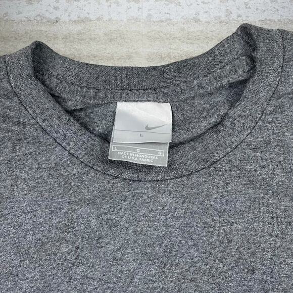 Vintage Nike Shirt Dark Grey Cotton Jet Black Embroidered Swoosh Silver Tag Y2K - Picture 4 of 4